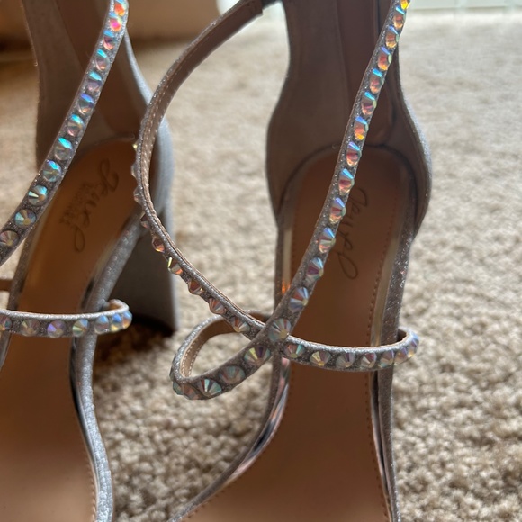 Badgley Mischka NWOT Jewel Badgley Mischka Women's Owen Heeled Sandal Size 9 - Picture 4 of 7